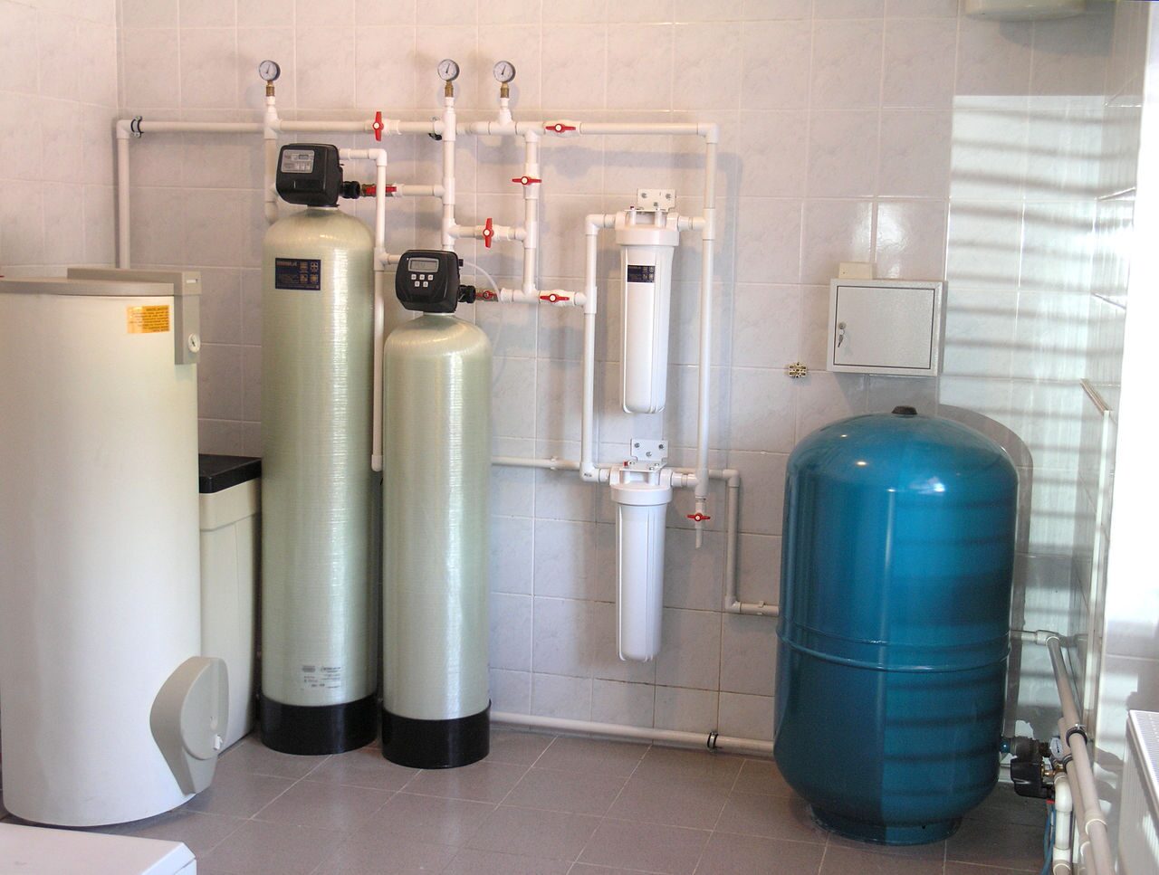 Система водоочистки для загородного. Водоподготовка (система очистки воды) RAIFIL. Система водоочистки в загородном доме. Системы фильтрации воды для коттеджа. Водоочистительные фильтры для котельной.
